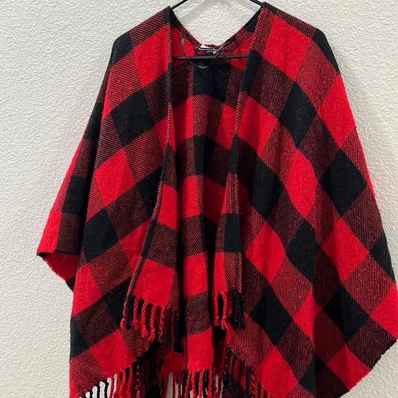 Abercrombie & Fitch Other - Abercrombie Buffalo Plaid Poncho one size